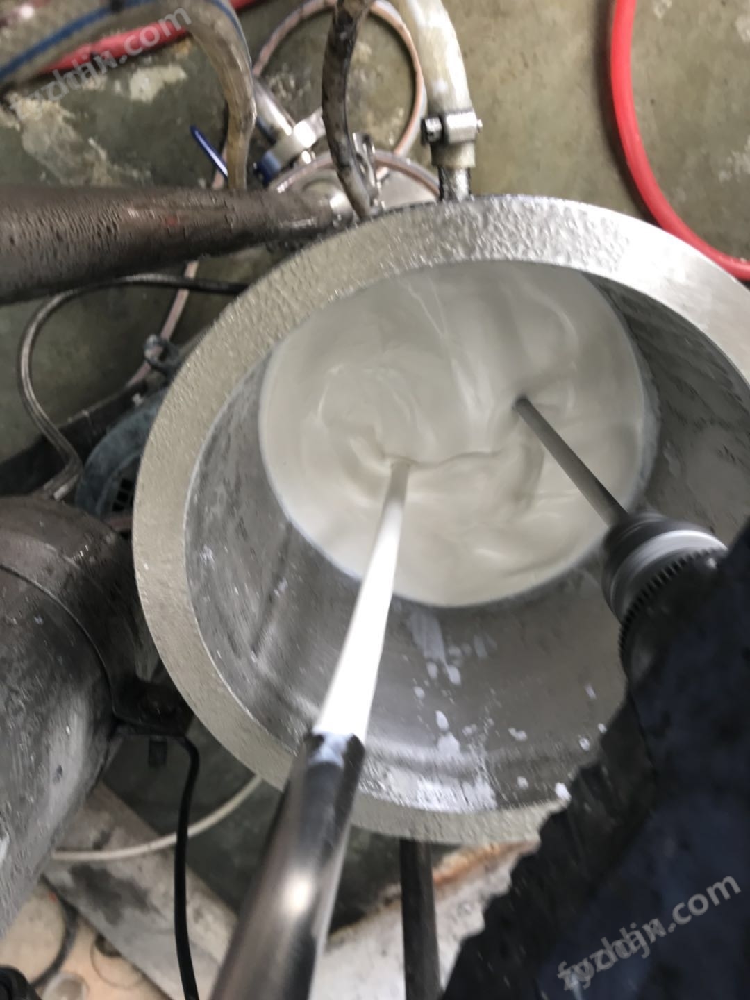 無水氯化鈣納米分散機(jī)