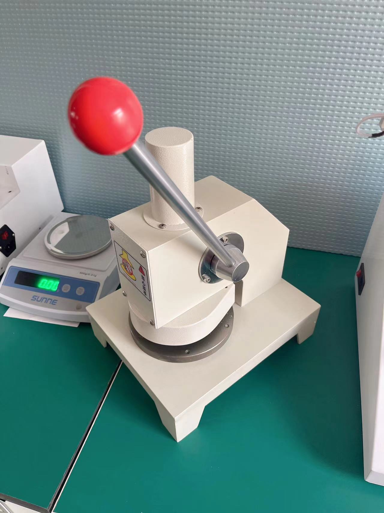 纸张定量取样器